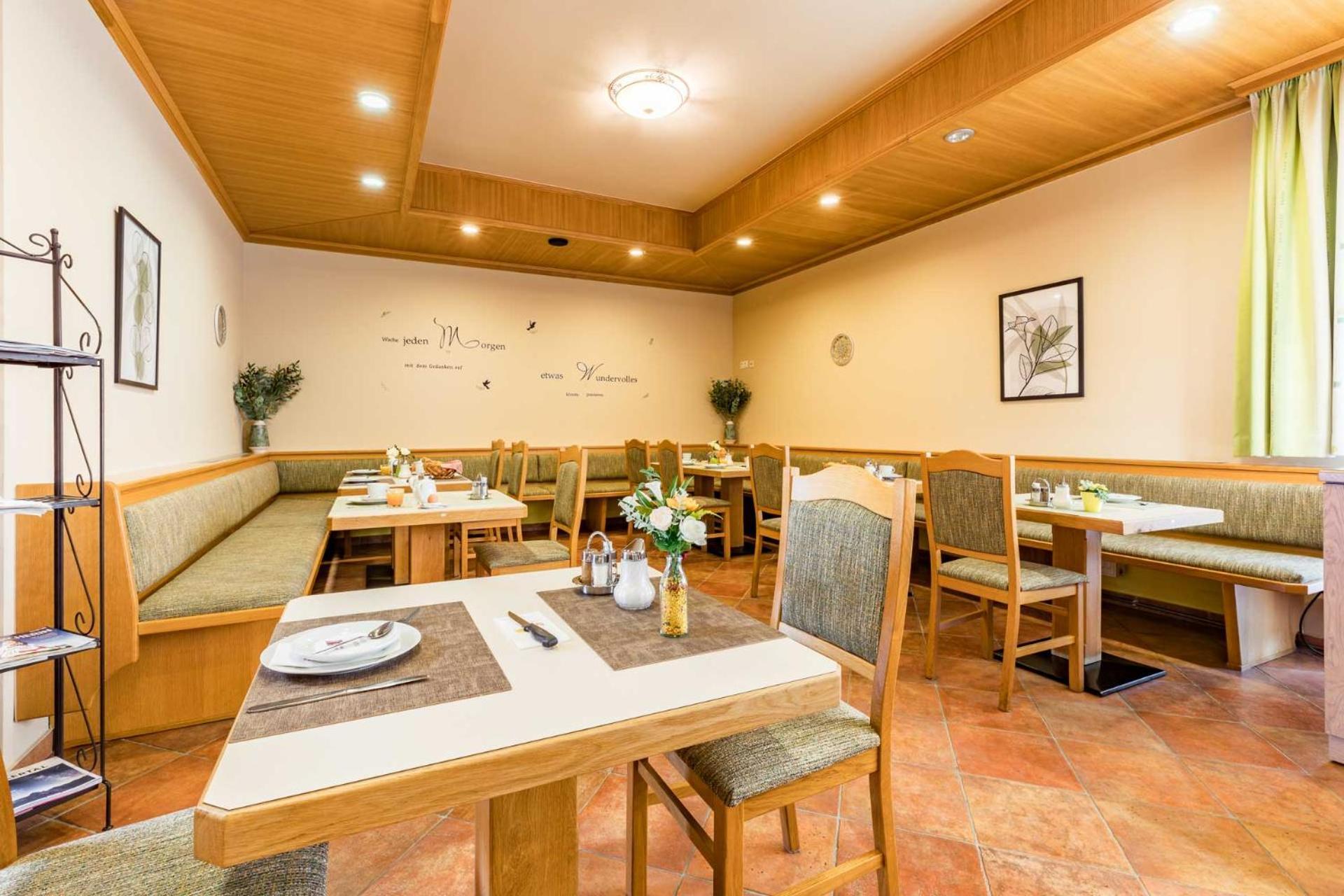 Hotel Garni Steinfeld Wiener Neustadt Extérieur photo
