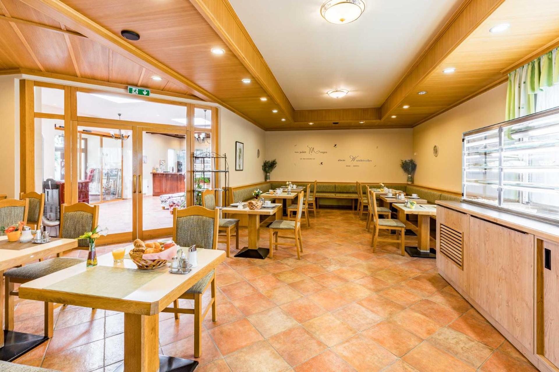Hotel Garni Steinfeld Wiener Neustadt Extérieur photo