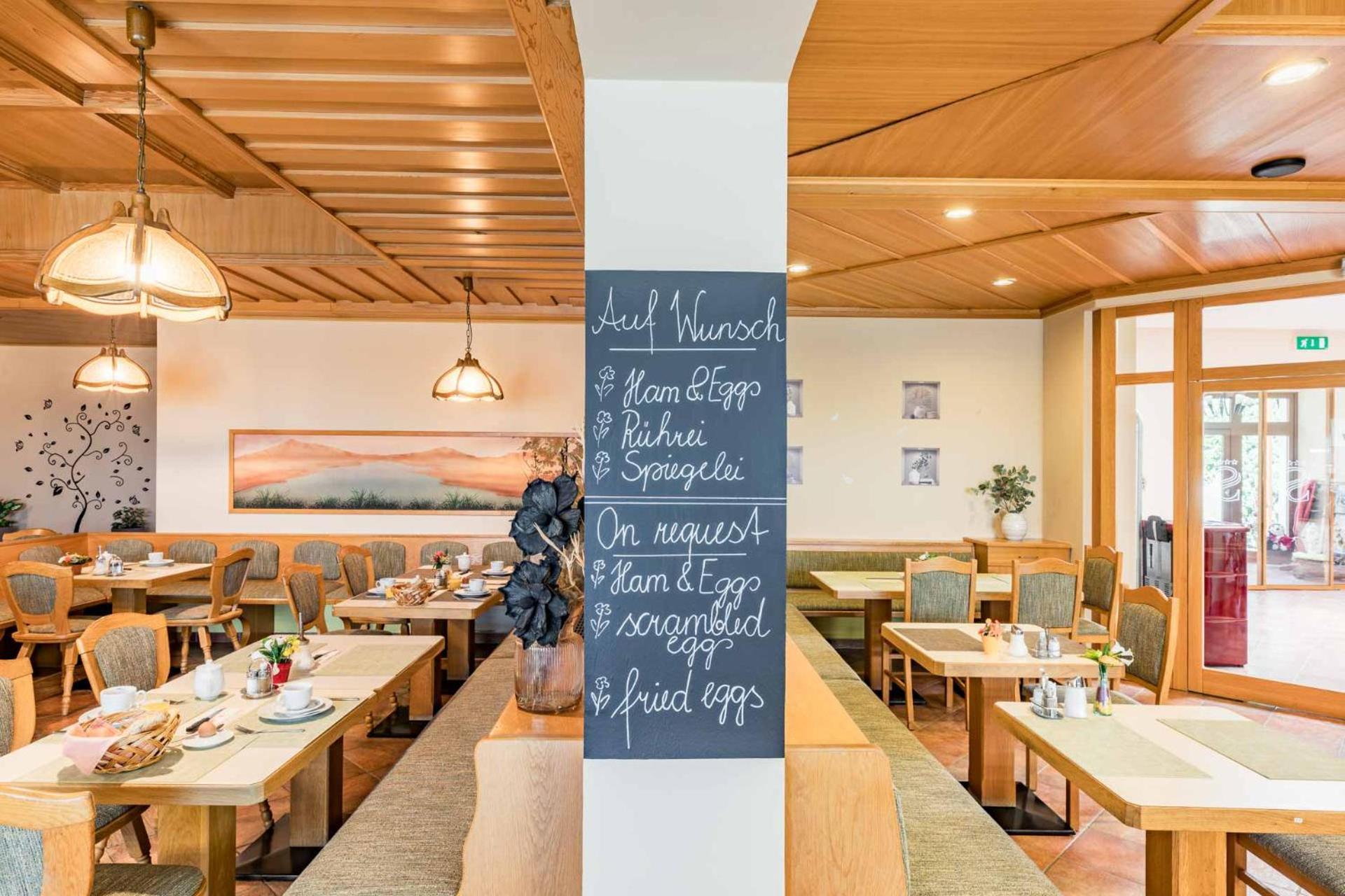 Hotel Garni Steinfeld Wiener Neustadt Extérieur photo