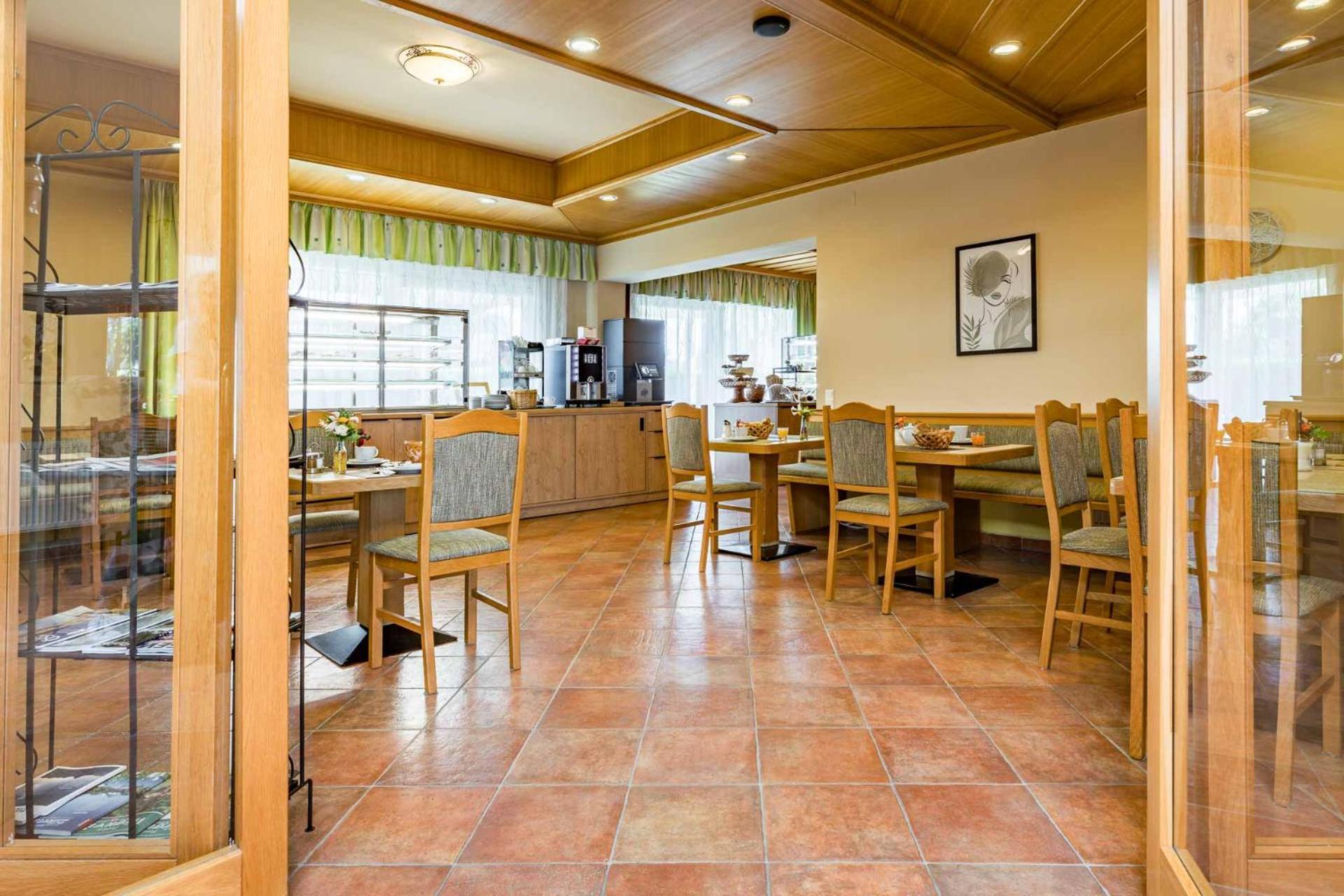 Hotel Garni Steinfeld Wiener Neustadt Extérieur photo