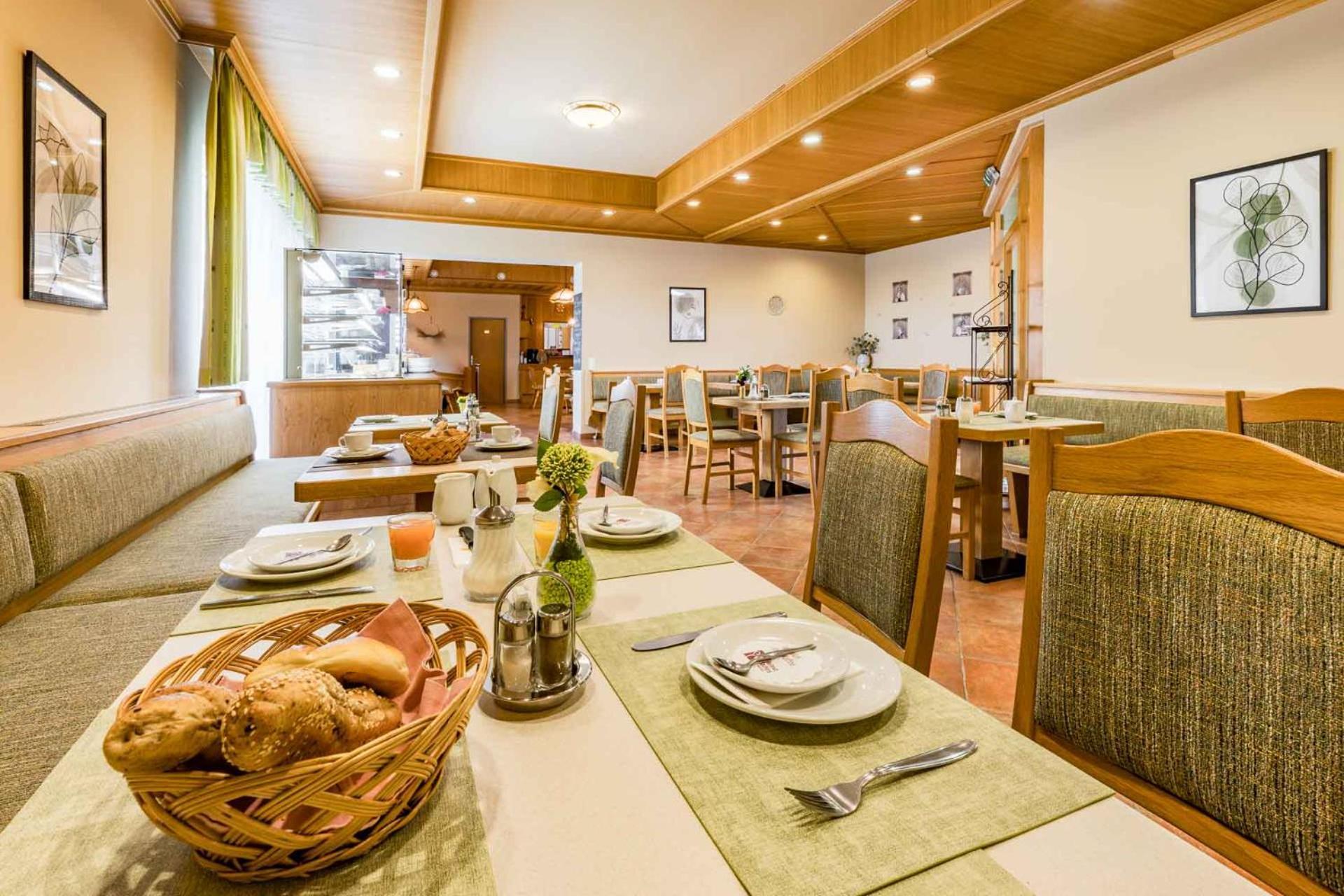 Hotel Garni Steinfeld Wiener Neustadt Extérieur photo