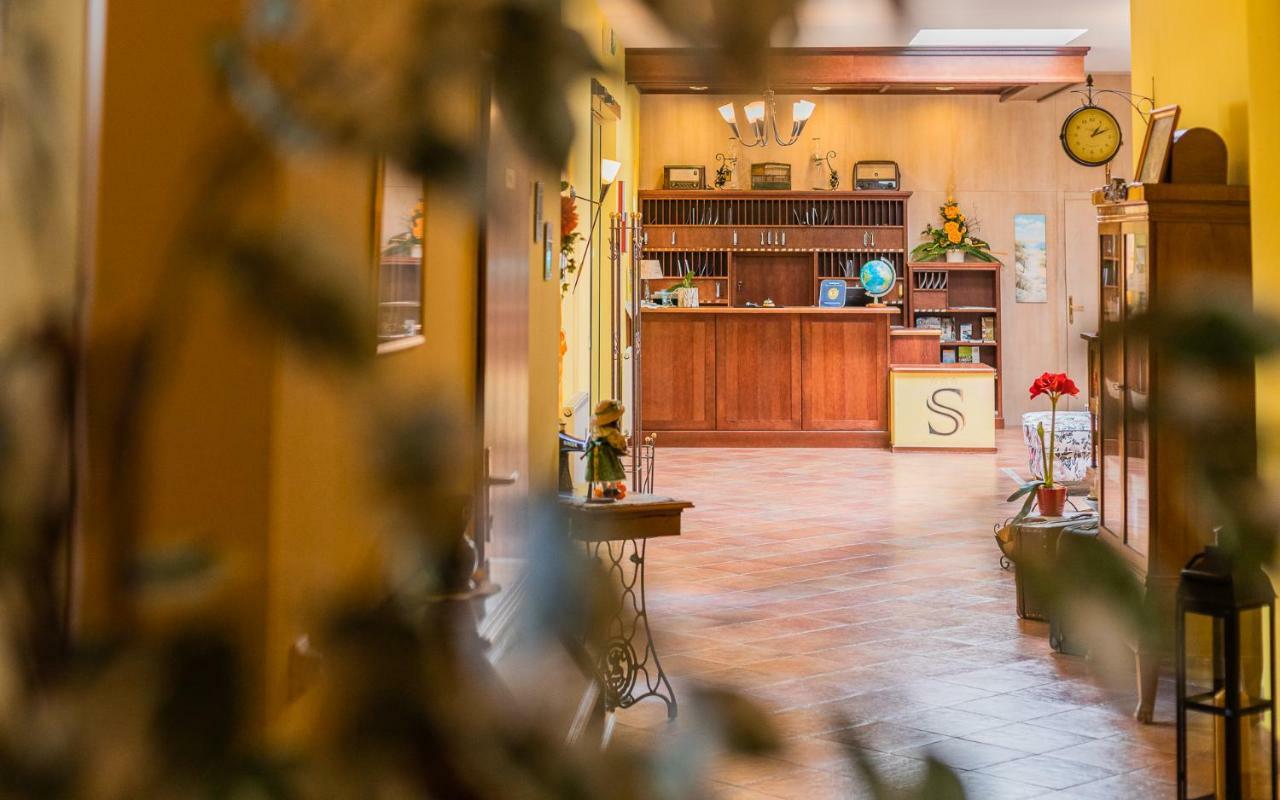Hotel Garni Steinfeld Wiener Neustadt Extérieur photo