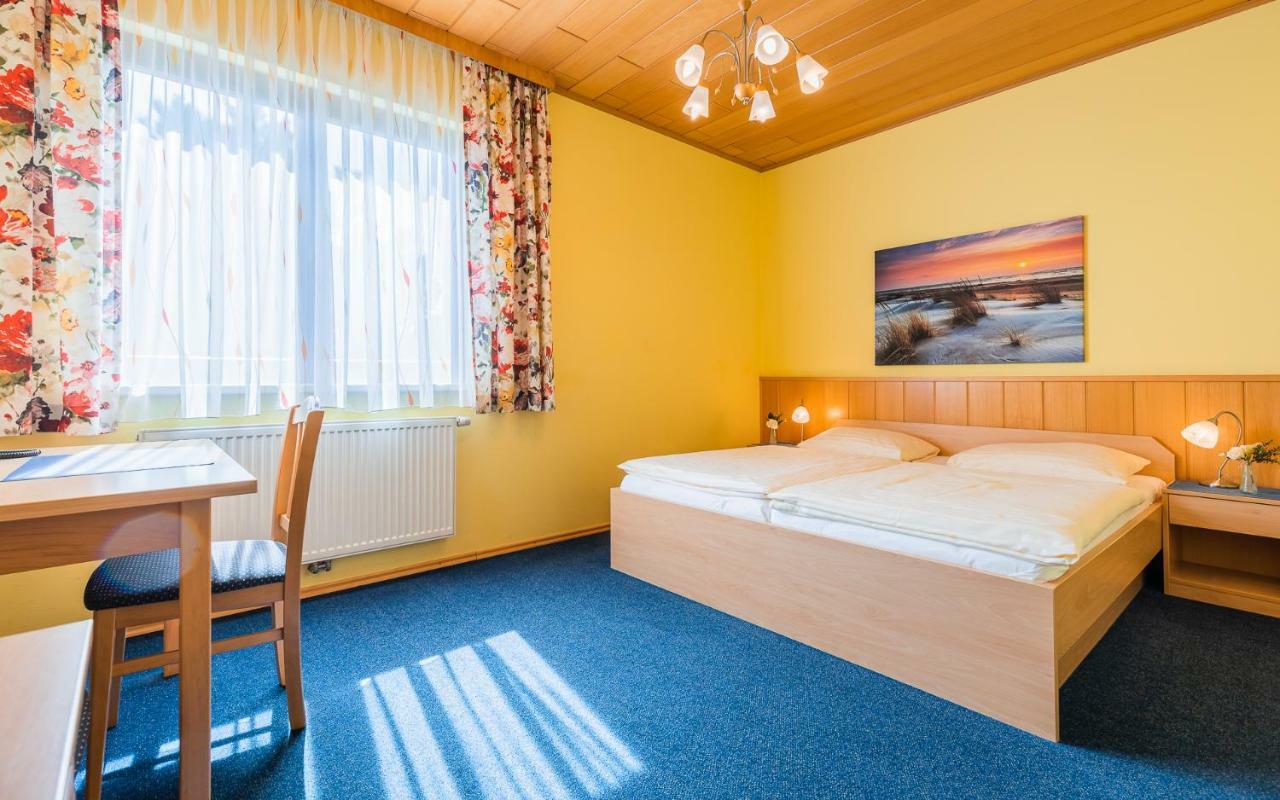 Hotel Garni Steinfeld Wiener Neustadt Extérieur photo