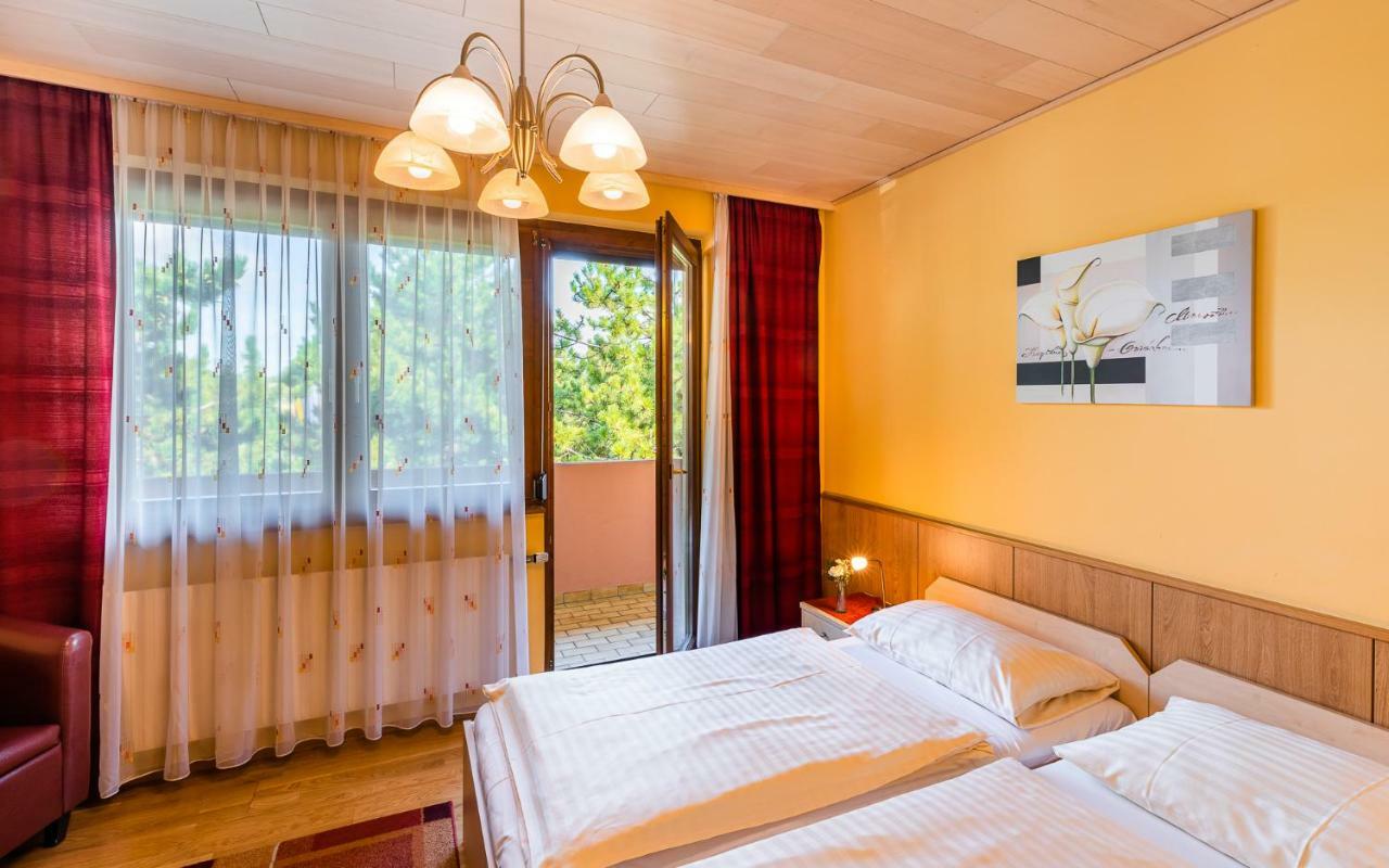 Hotel Garni Steinfeld Wiener Neustadt Extérieur photo