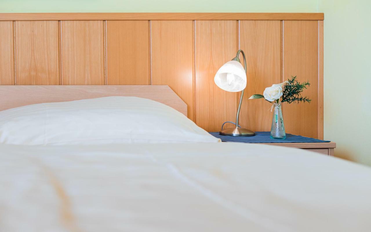 Hotel Garni Steinfeld Wiener Neustadt Extérieur photo